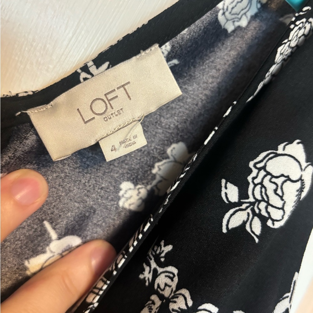 Loft Romper With Pockets - Picture 3 of 5
